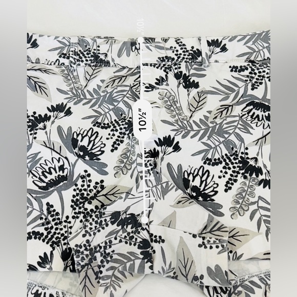 Old Navy pixie short - Picture 5 of 6